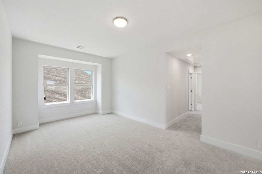 Spacious, unfurnished interior of a new home in Alsatian Oaks, Castroville (Image 14).