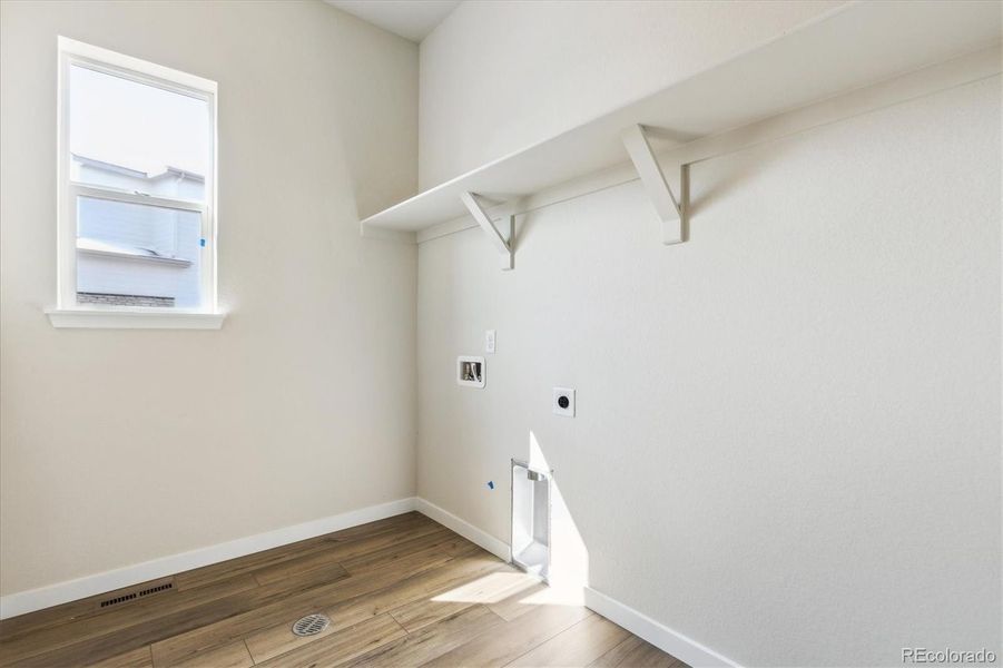 Spacious, unfurnished interior of a new home in Trails at Smoky Hill, Parker (Image 19).