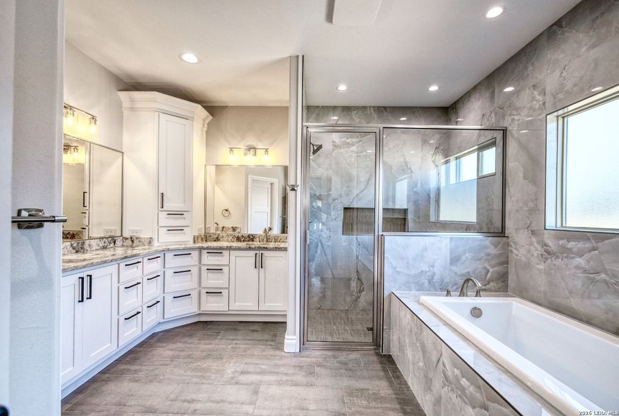 Furnished interior view inside a new home in , Uvalde (Image 6).