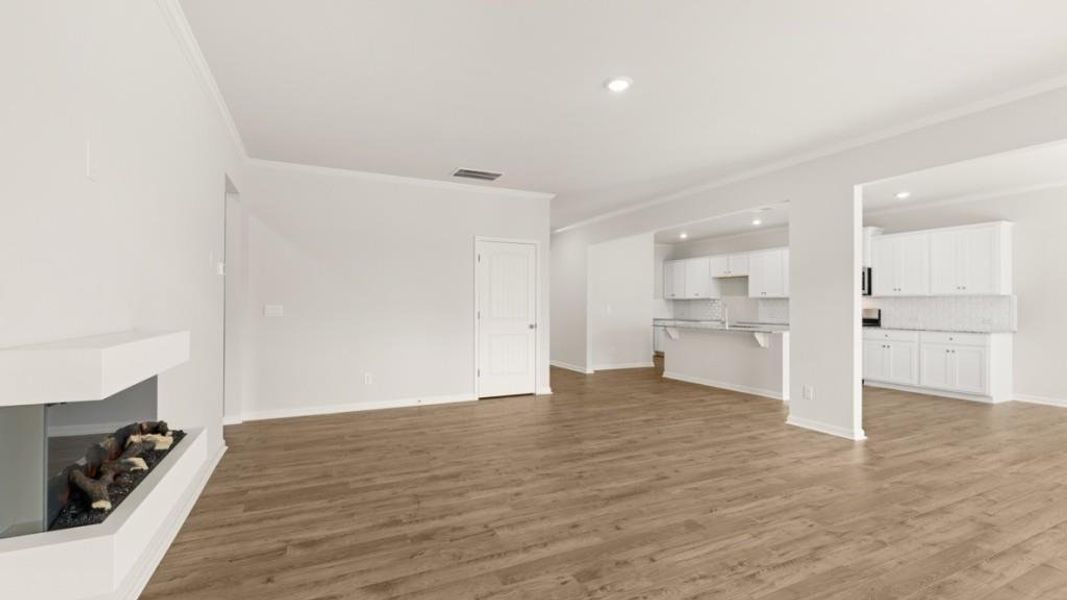 Spacious, unfurnished interior of a new home in Thompson Ridge, Dallas (Image 12).
