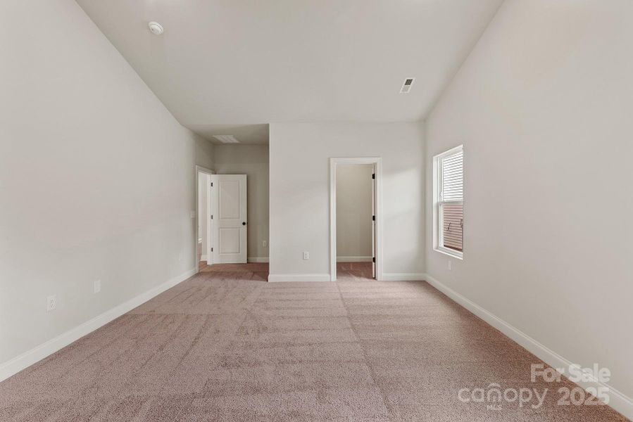 Spacious, unfurnished interior of a new home in Ascot Woods, Charlotte (Image 7).