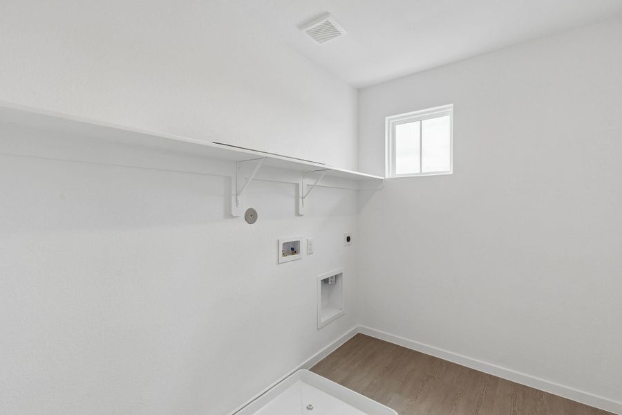 Spacious, unfurnished interior of a new home in Montgomery Bend, Montgomery (Image 18).