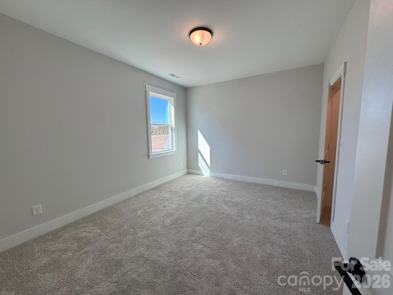 Spacious, unfurnished interior of a new home in Harmony, Harrisburg (Image 18).