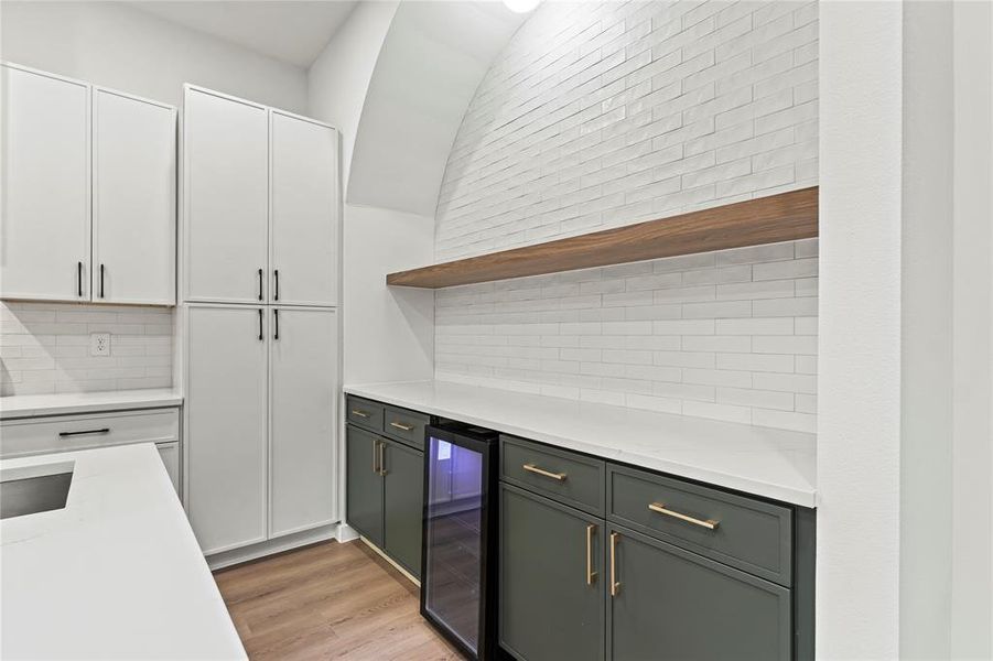 Furnished interior view inside a new home in , Dallas (Image 8).