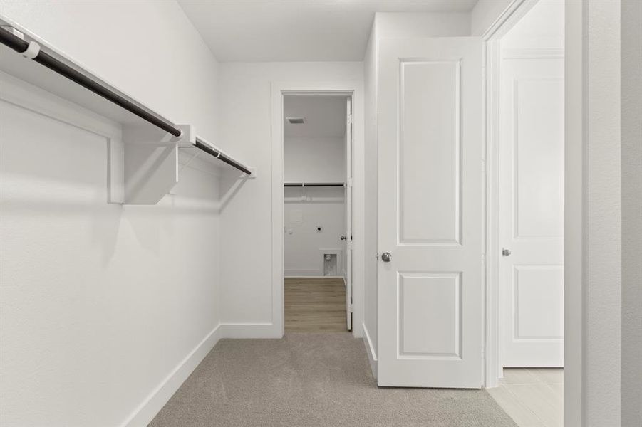 24. 2904 Barbary - Closet