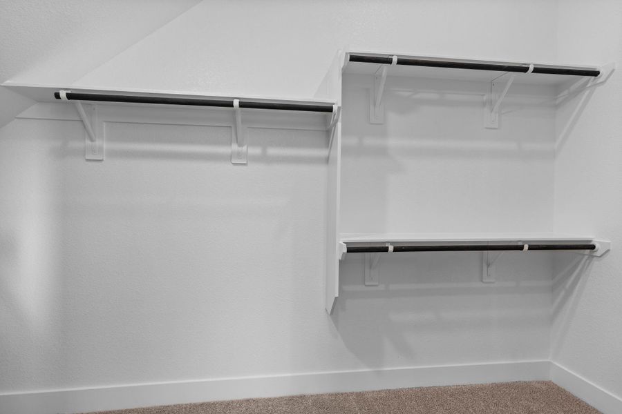 Spacious, unfurnished interior of a new home in Sienna, Missouri City (Image 27).