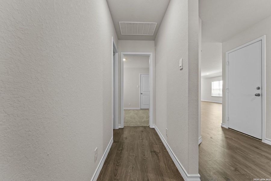 Spacious, unfurnished interior of a new home in Steele Creek, Cibolo (Image 22).