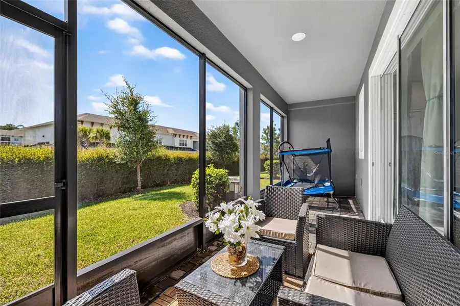 Exterior details and patio area of a home in , Lutz (Image 3).