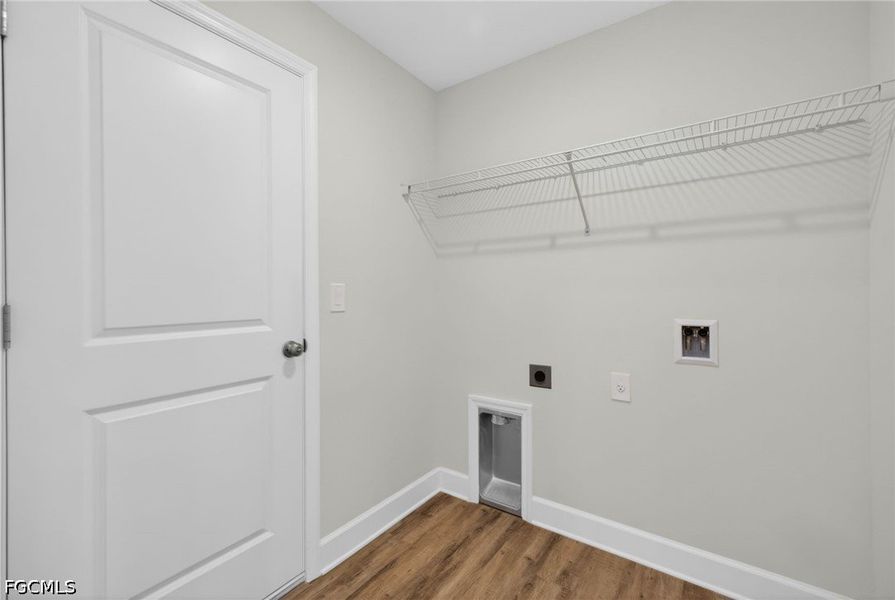 Spacious, unfurnished interior of a new home in Cape Coral, Cape Coral (Image 26).