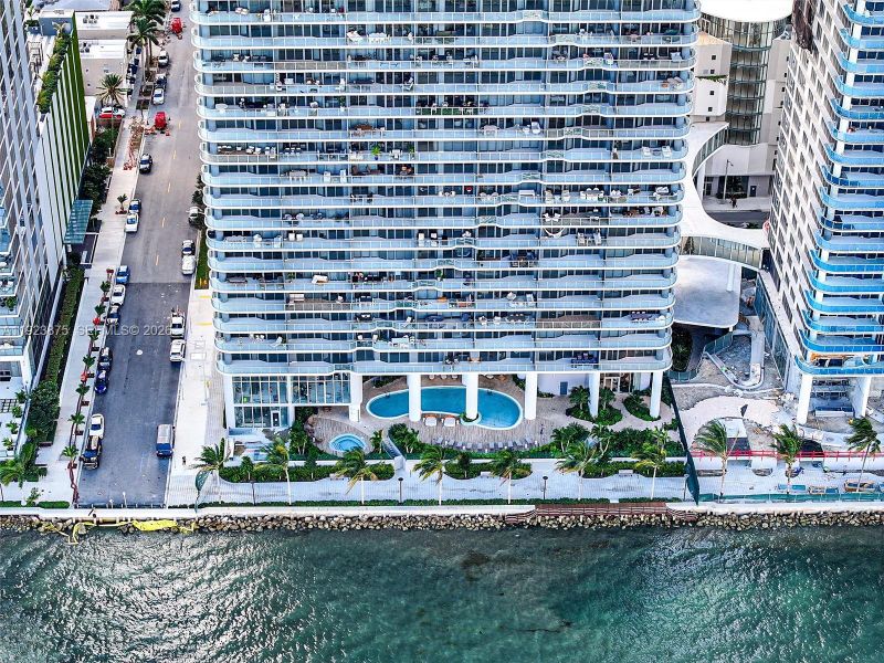 Condo located in Miami, FL showcasing its design and architecture (Image 3).