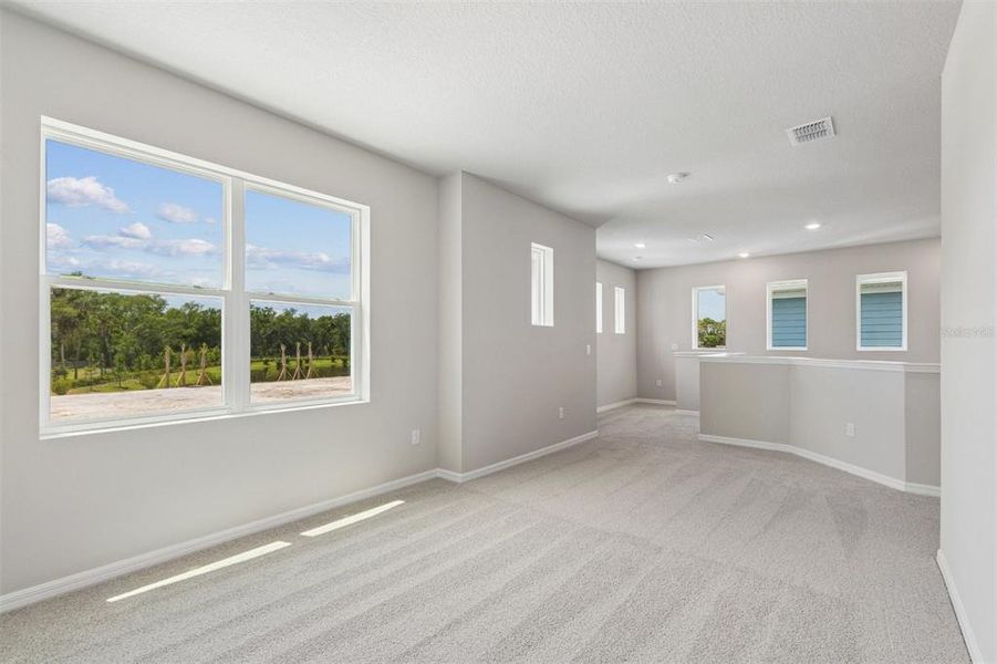 Spacious, unfurnished interior of a new home in Eastlyn, Bradenton (Image 11).