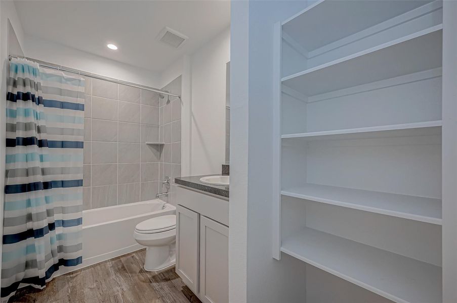 Furnished interior view inside a new home in Mill Creek, Magnolia (Image 5).