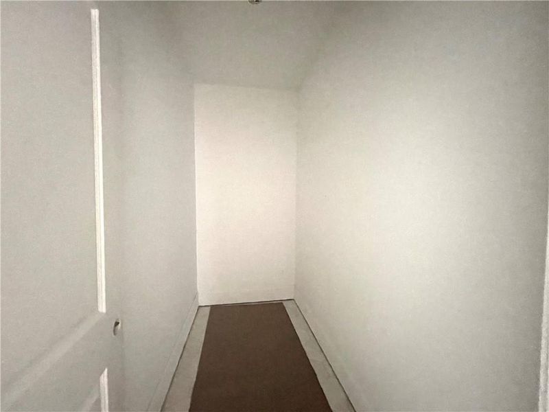 Spacious, unfurnished interior of a new home in , Gainesville (Image 22).
