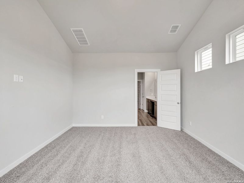 Spacious, unfurnished interior of a new home in Fairway Crossing, San Antonio (Image 22).