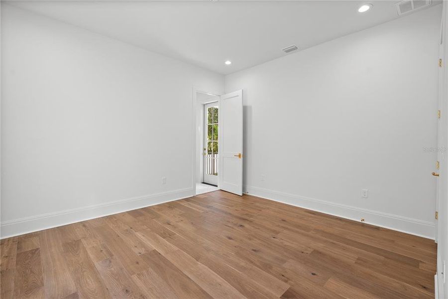 Spacious, unfurnished interior of a new home in , Tampa (Image 46).