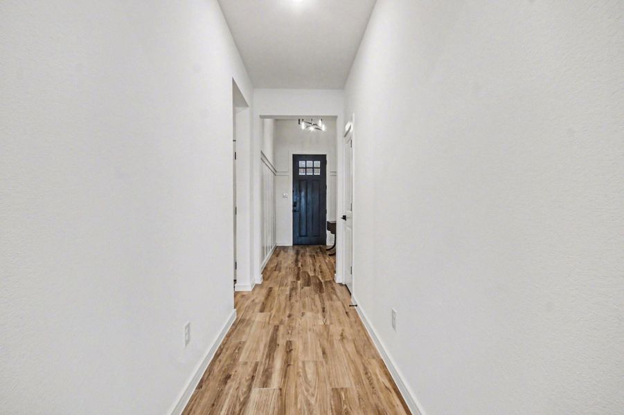 Spacious, unfurnished interior of a new home in Centennial Oaks, Santa Fe (Image 22).