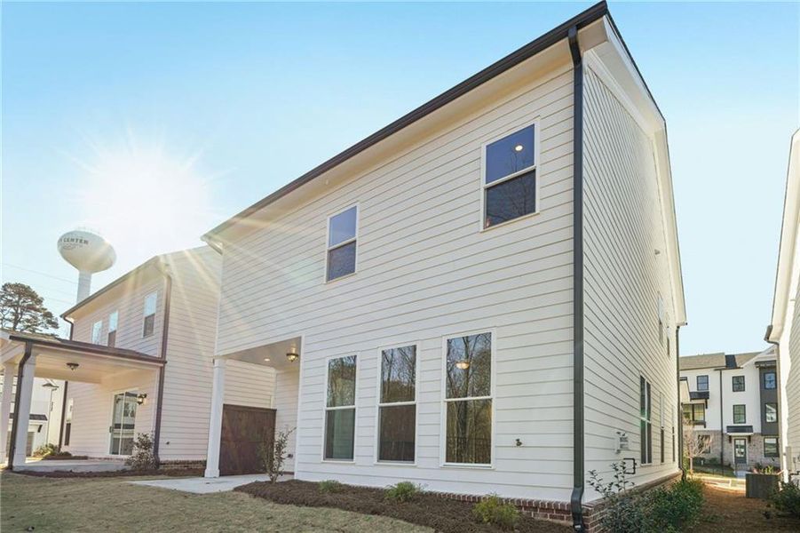 Exterior details and patio area of a home in Aberdeen, Hoschton (Image 25).