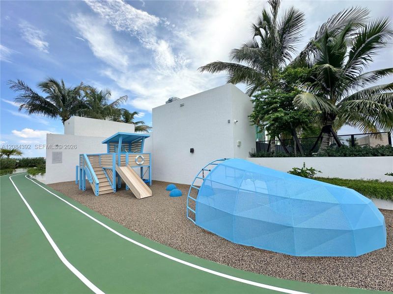 Community amenities in , Miami (Image 33).