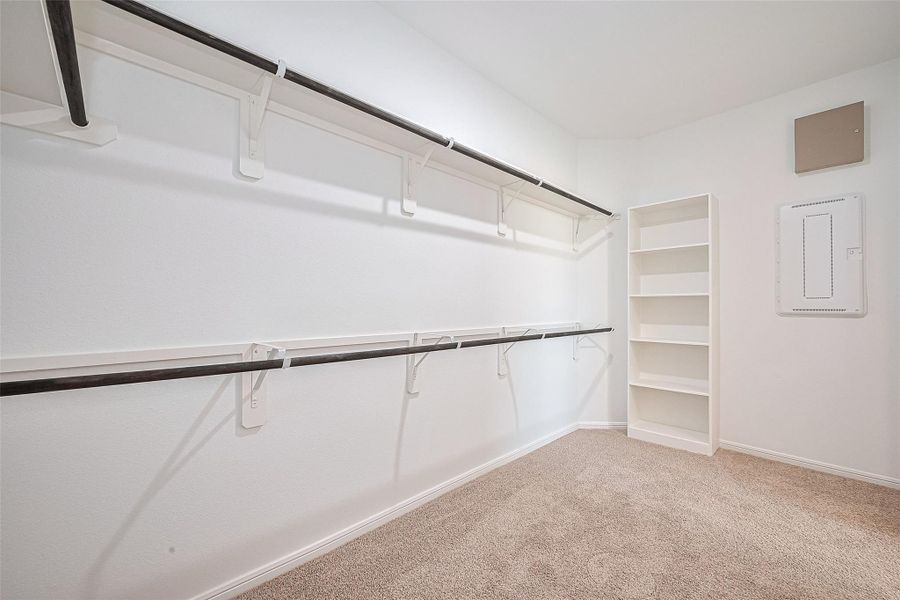 Spacious, unfurnished interior of a new home in Lago Mar, Texas City (Image 27).