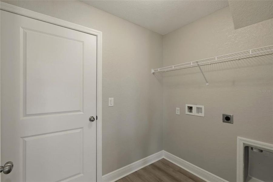 Spacious, unfurnished interior of a new home in , Sebring (Image 40).