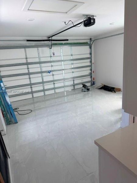 Spacious, unfurnished interior of a new home in , Lehigh Acres (Image 14).