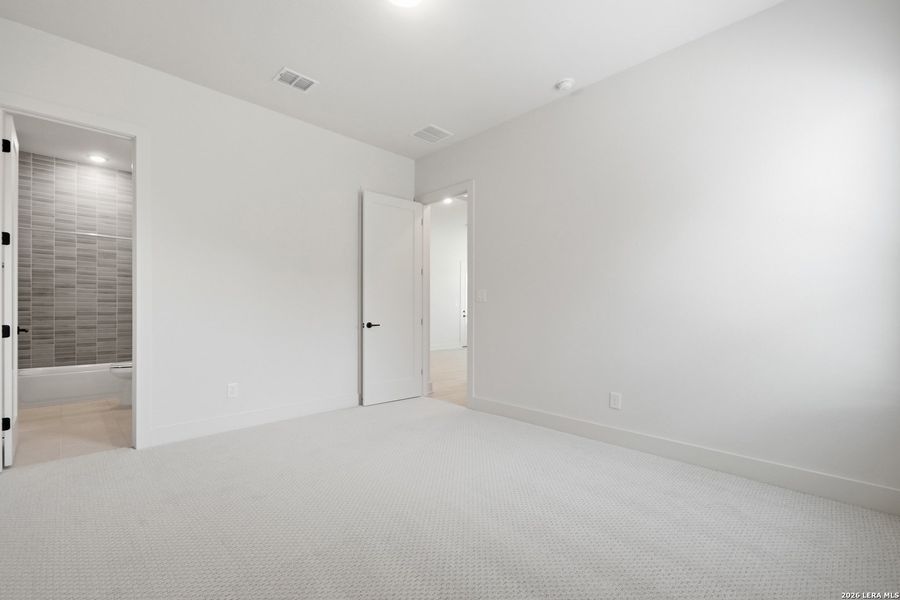 Spacious, unfurnished interior of a new home in Shavano Highlands, San Antonio (Image 34). Spacious, unfurnished interior of a new home in Shavano Highlands, San Antonio (Image 34).