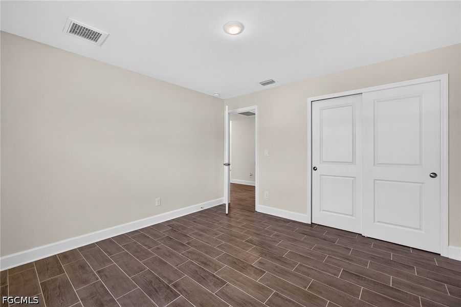 Spacious, unfurnished interior of a new home in Cape Coral, Cape Coral (Image 23).