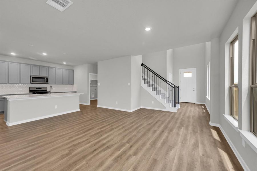 Spacious, unfurnished interior of a new home in La Segarra 40', Brookshire (Image 32).