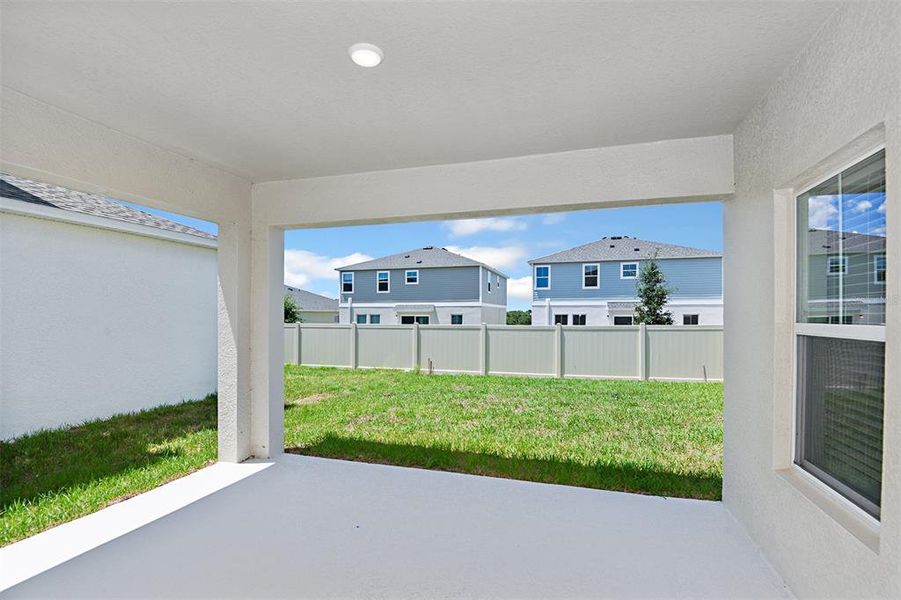 Exterior details and patio area of a home in Pasadena Landing, Wesley Chapel (Image 3).