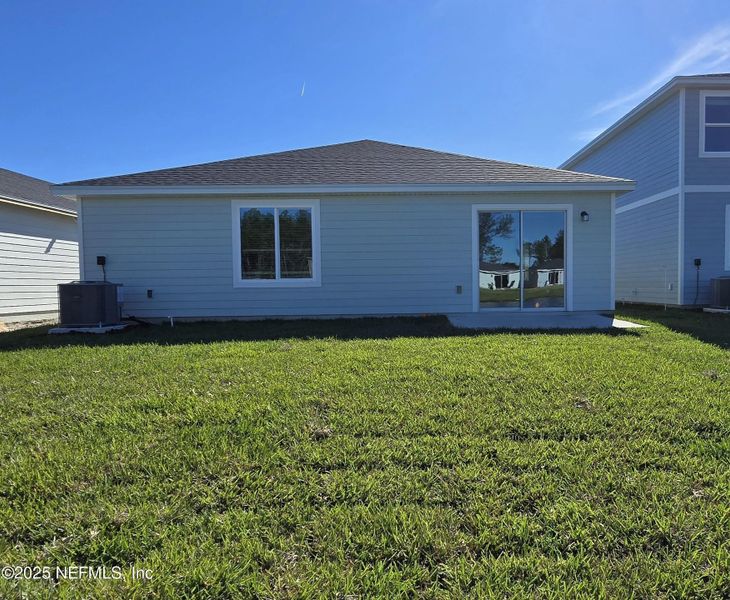 Exterior details and patio area of a home in Kings Preserve, Jacksonville (Image 3).