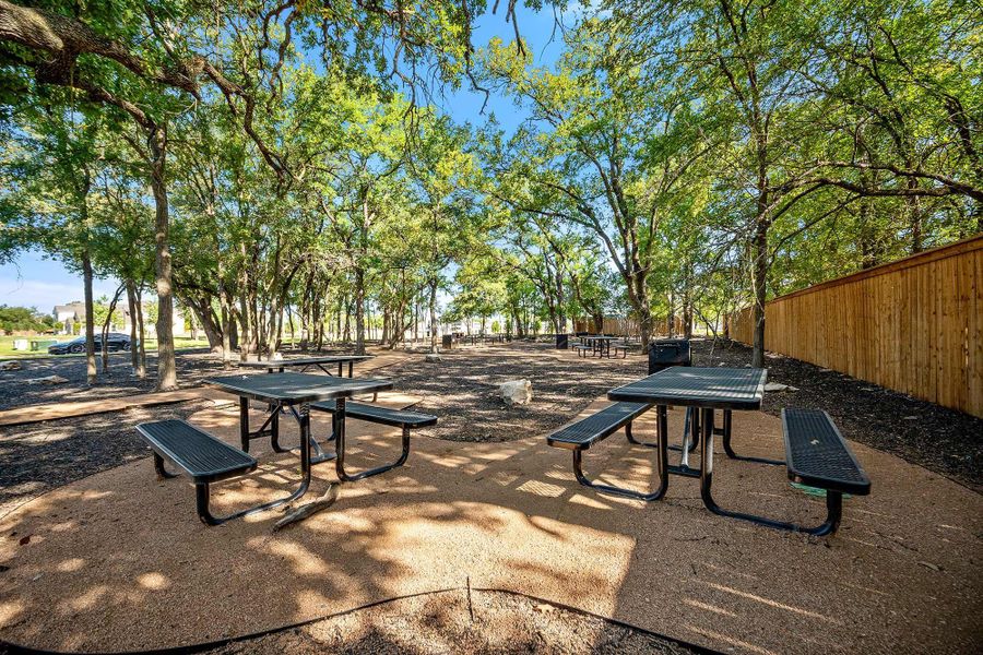 Community amenities in , Buda (Image 21).