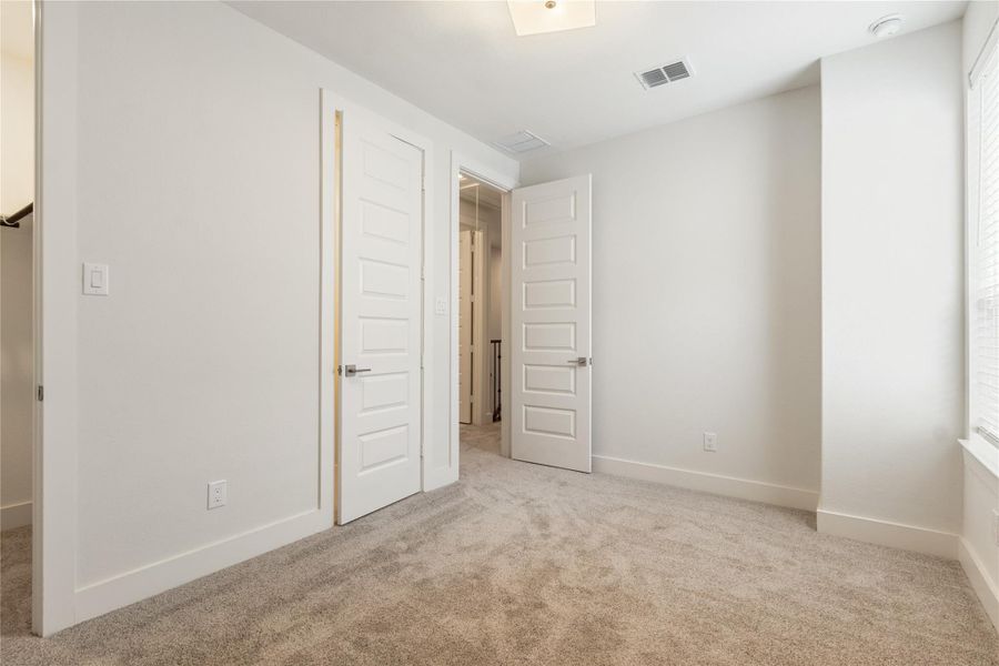Spacious, unfurnished interior of a new home in Shady Acres, Houston (Image 31). Spacious, unfurnished interior of a new home in Shady Acres, Houston (Image 31).