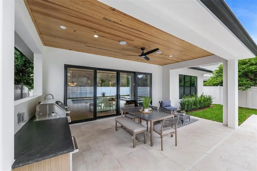 Exterior details and patio area of a home in , Orlando (Image 4).