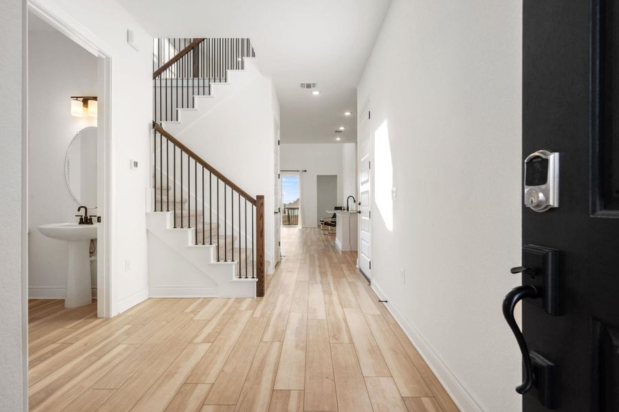 Spacious, unfurnished interior of a new home in Cedar Brook, Leander (Image 18).