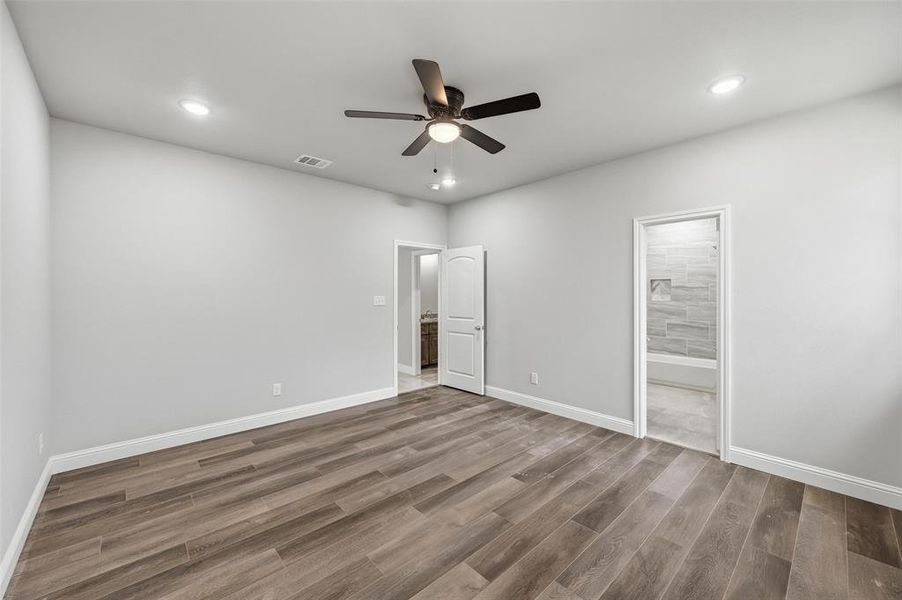 Spacious, unfurnished interior of a new home in , Cleburne (Image 17).