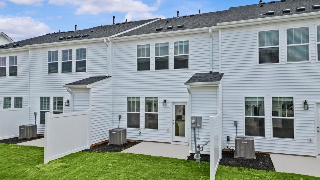 Highly skilled design meets functional luxury in this leading Hickory Heights townhome Highly skilled design meets functional luxury in this leading Hickory Heights townhome