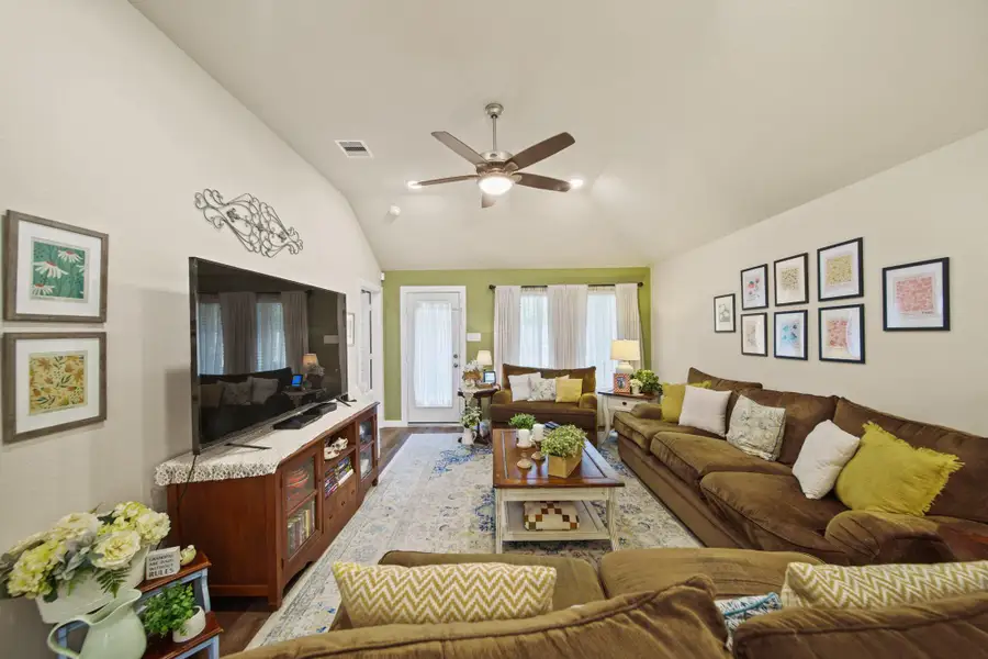 Image 3 of a home in Mustang Crossing.