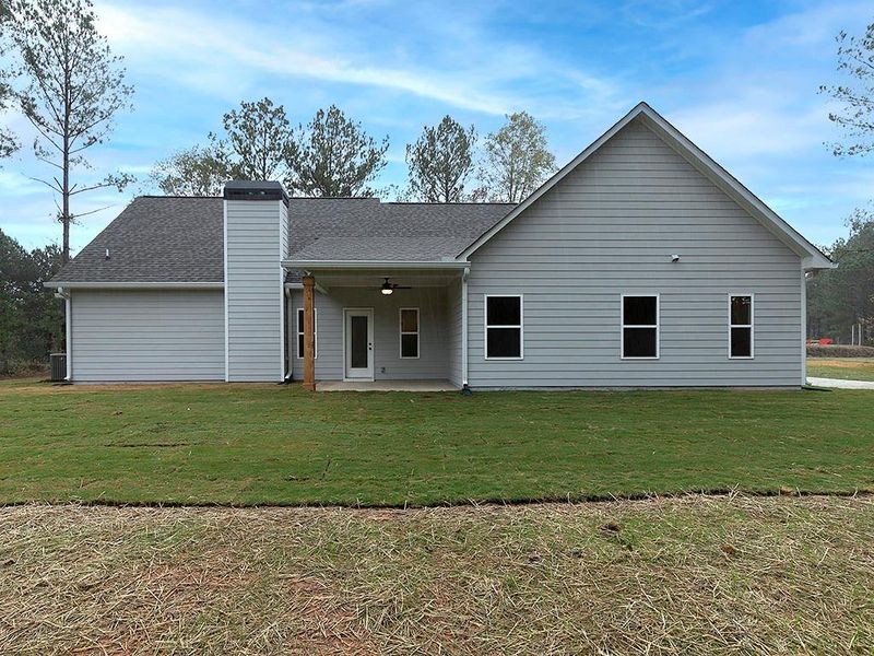 Exterior details and patio area of a home in , Dallas (Image 2).