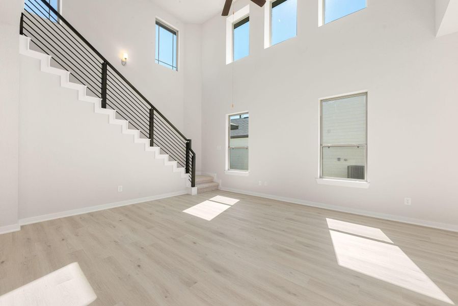 Spacious, unfurnished interior of a new home in Lexington Heights, Willis (Image 31).