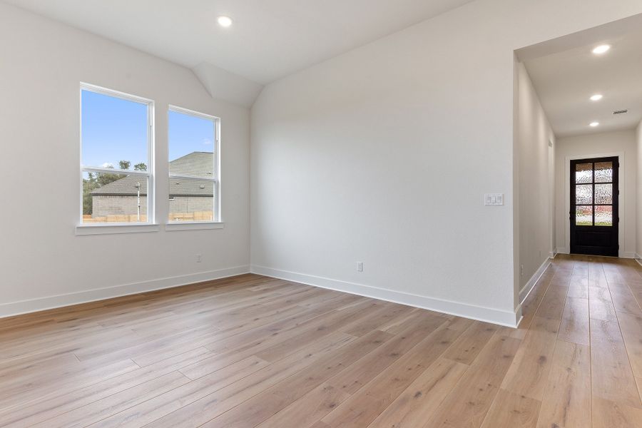 Representative unfurnished interior of a home built from the Waterville by Ashton Woods in The Trails at Carmel, Pflugerville (Image 27).