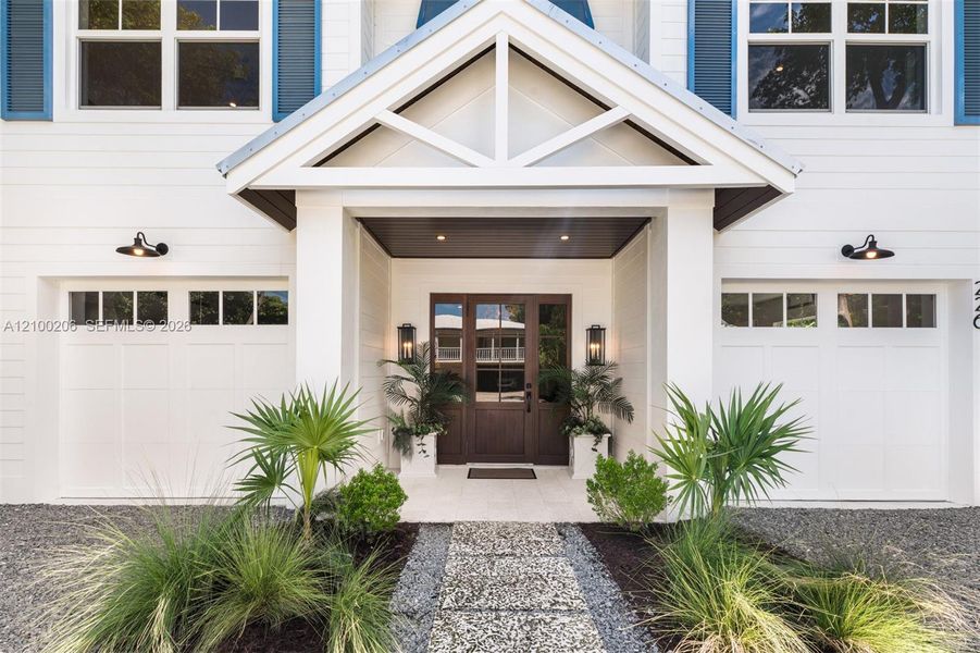 Exterior details and patio area of a home in , Tavernier (Image 26).
