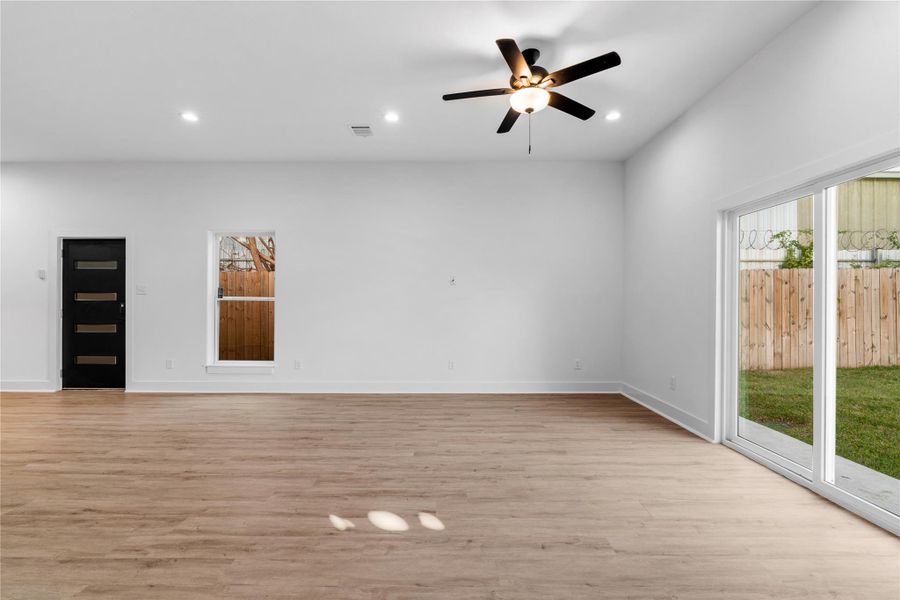 Spacious, unfurnished interior of a new home in , Houston (Image 23).