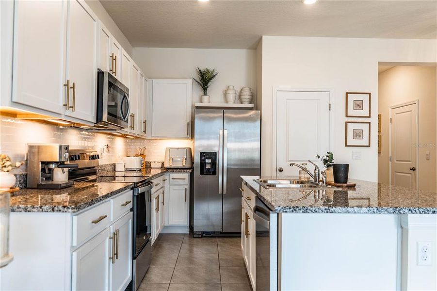 Furnished interior view inside a new home in , Plant City (Image 15).