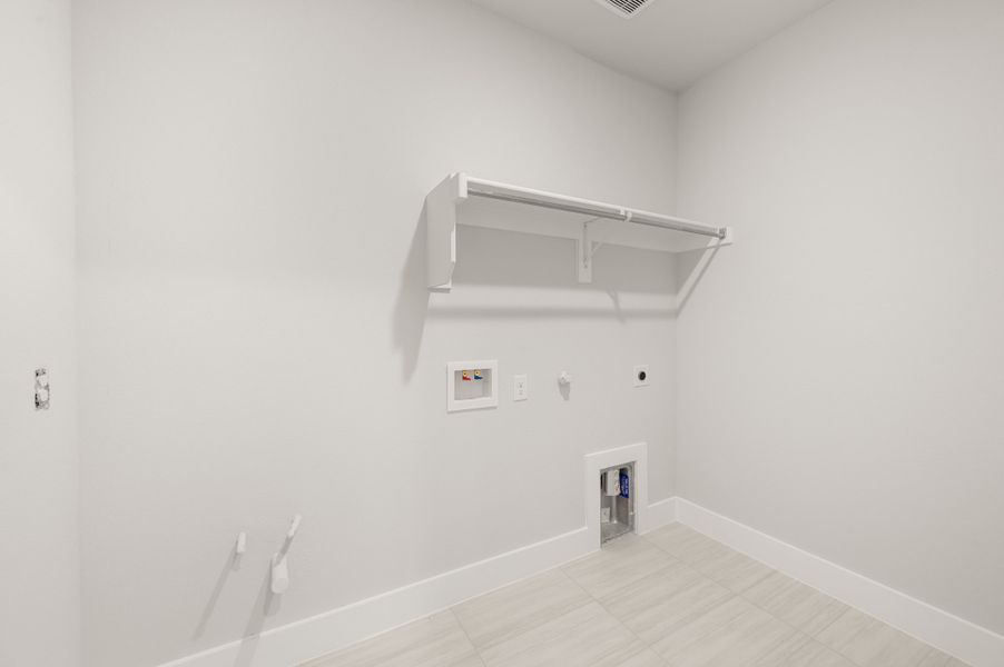 Spacious, unfurnished interior of a new home in Wildflower Ranch, Fort Worth (Image 28).