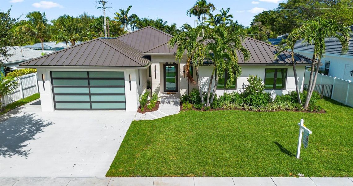 Exterior details and patio area of a home in , North Palm Beach (Image 17).