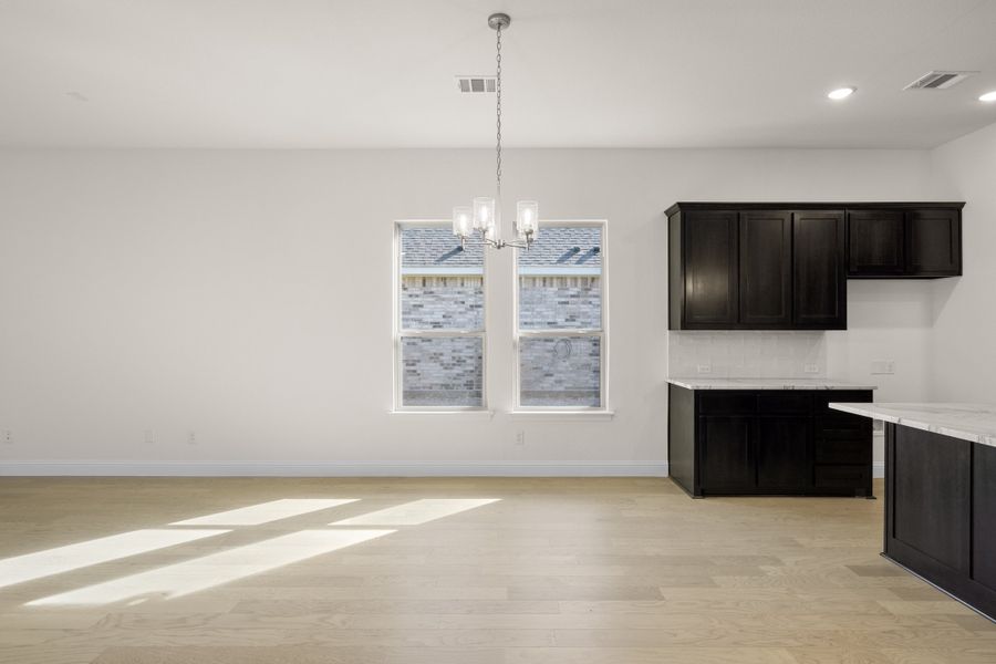 Spacious, unfurnished interior of a new home in Sheppard's Place, Waxahachie (Image 17).
