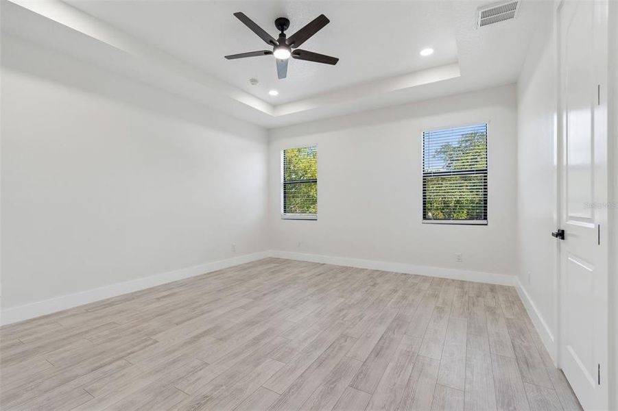 Spacious, unfurnished interior of a new home in , Tampa (Image 60).