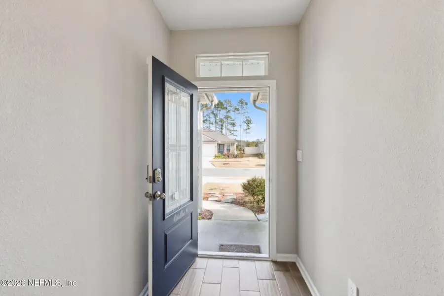 Exterior details and patio area of a home in , Yulee (Image 4).