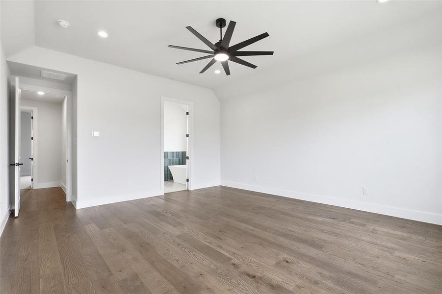 Spacious, unfurnished interior of a new home in Aledo Heights - Aledo ISD, Aledo (Image 26).