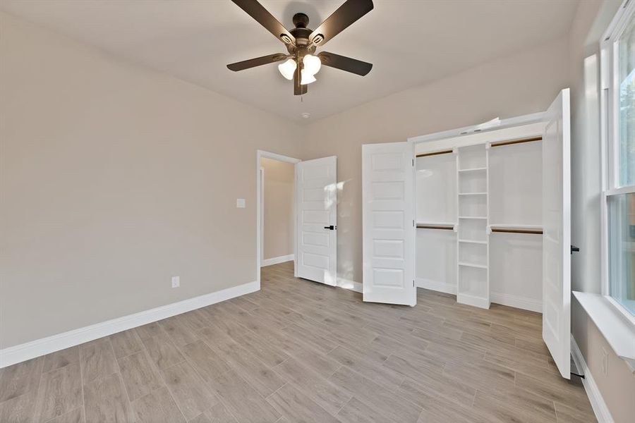 Spacious, unfurnished interior of a new home in , Granbury (Image 24).